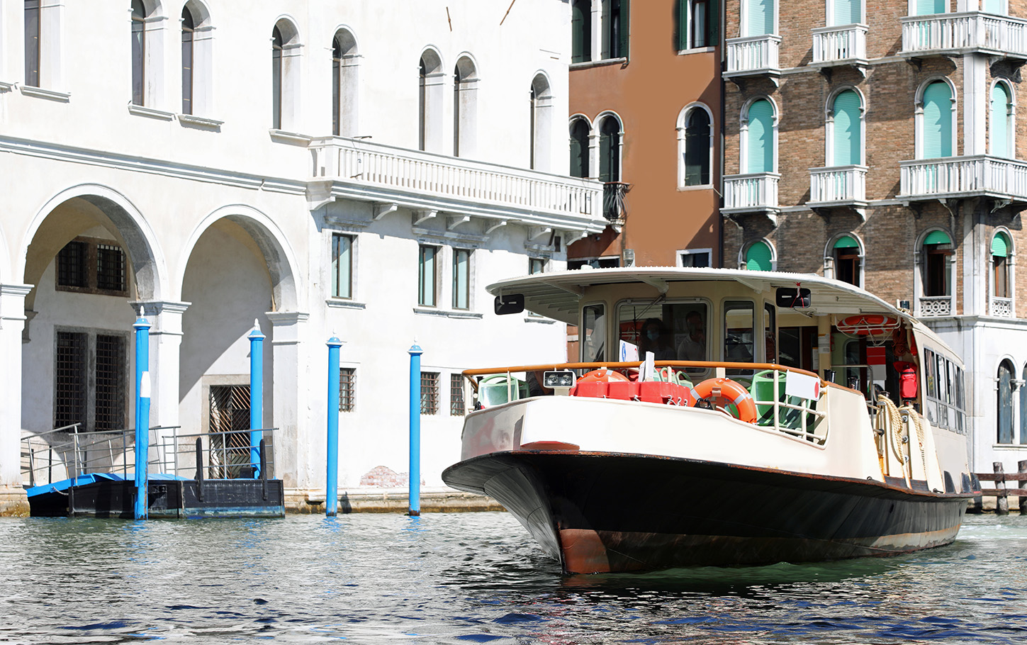 Public boat in Venice